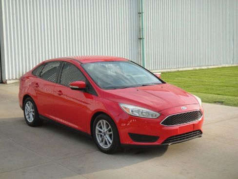Used 2017 Ford Focus SE image 4