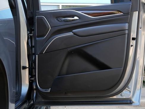 Used 2021 Cadillac Escalade ESV Premium Luxury w/ Performance Package AWD/4WD image 45