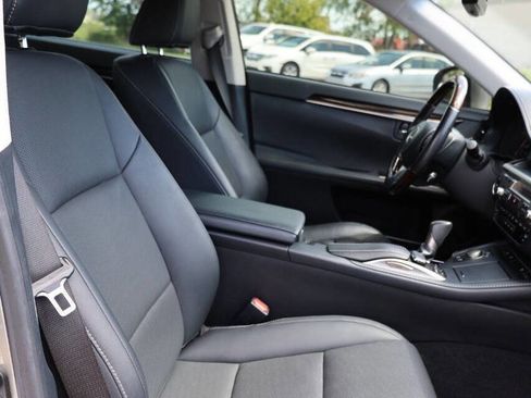 Used 2018 Lexus ES 300h w/ Navigation Package image 14