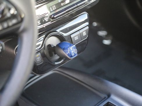 Certified 2020 Toyota Prius L Eco image 19