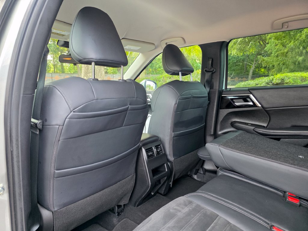 Used 2023 Mitsubishi Outlander SE FWD image 27