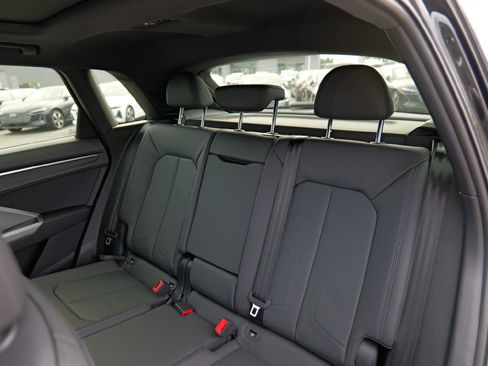 New 2025 Audi Q3 2.0T Premium image 32