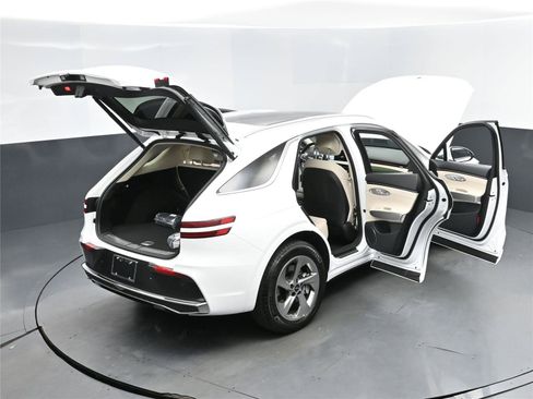 New 2026 Genesis GV70 2.5T Select image 18