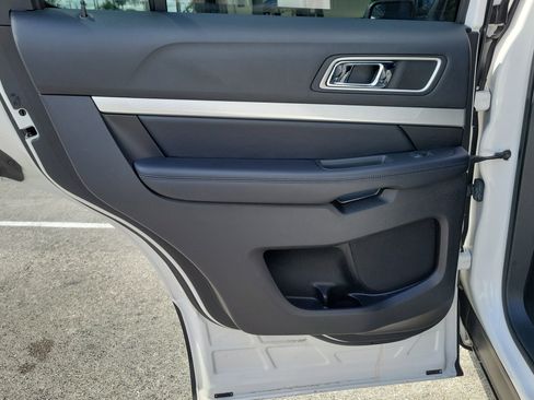 Used 2017 Ford Explorer XLT FWD image 11