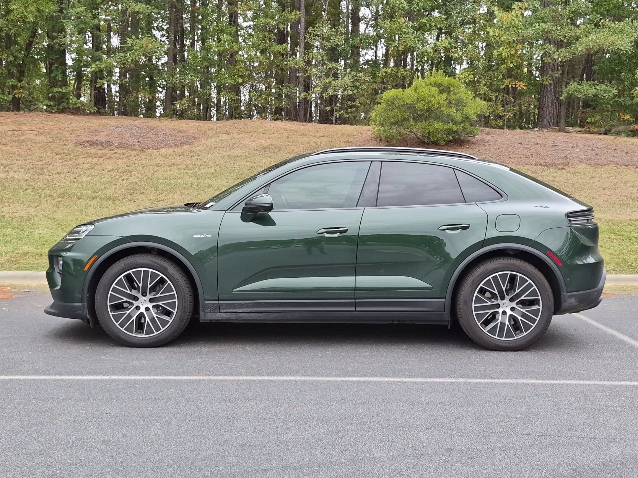 Certified 2026 Porsche Macan 4 Electric AWD/4WD image 2