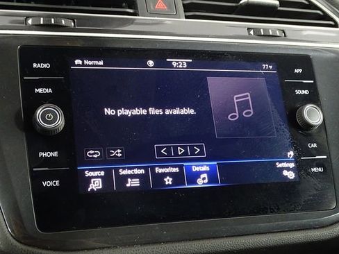 Used 2024 Volkswagen Tiguan SE image 35