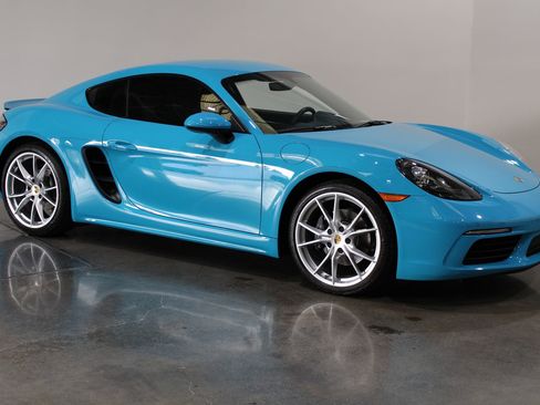 Used 2018 Porsche 718 Cayman Base image 2