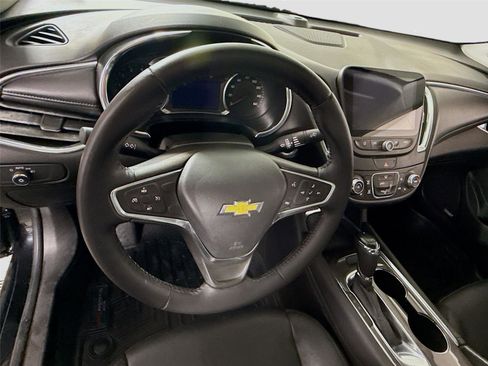 Used 2017 Chevrolet Malibu LT w/ Leather Package image 5