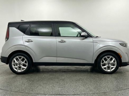 Used 2025 Kia Soul LX w/ LX Technology Package image 11