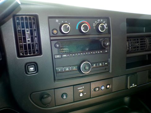 Used 2022 Chevrolet Express 2500 w/ Driver Convenience Package image 15