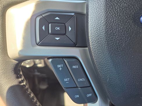 Used 2017 Ford F250 Lariat w/ Lariat Value Package AWD/4WD image 18