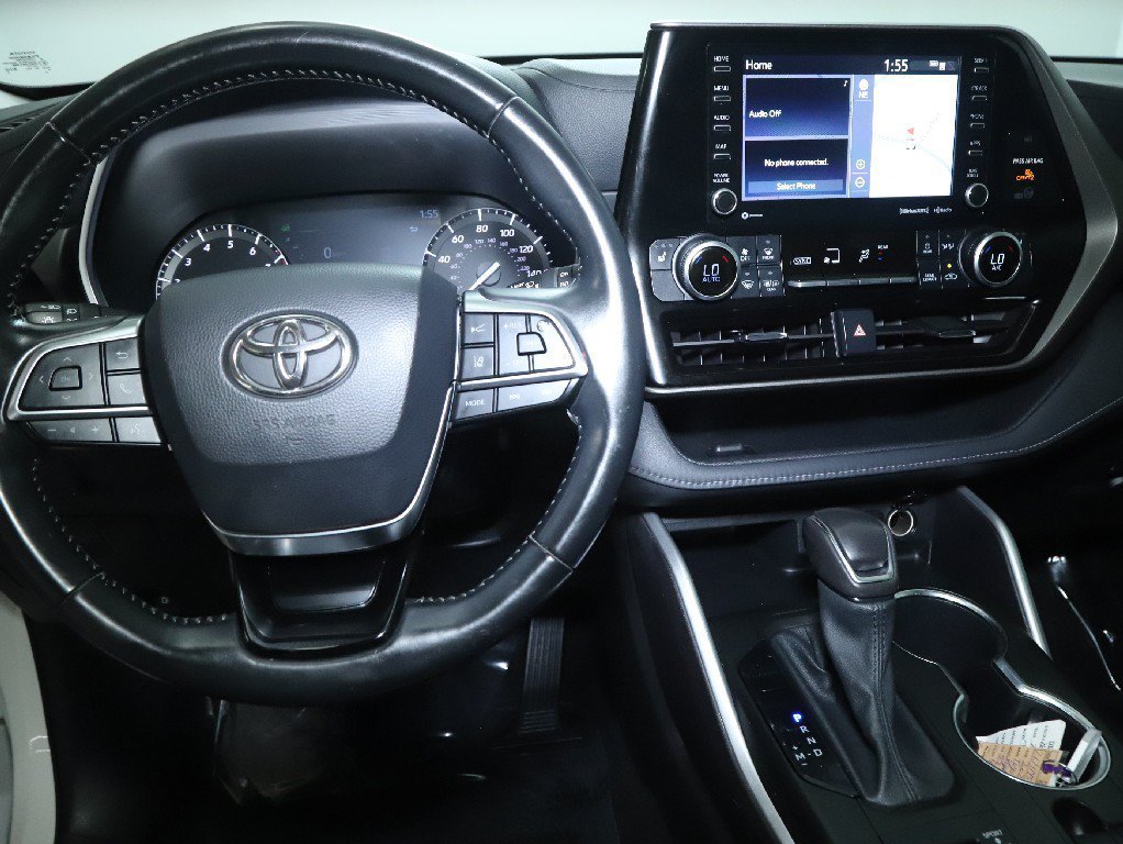 Used 2021 Toyota Highlander XLE AWD/4WD image 30