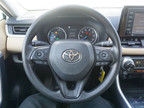 Used 2022 Toyota RAV4 LE image 3