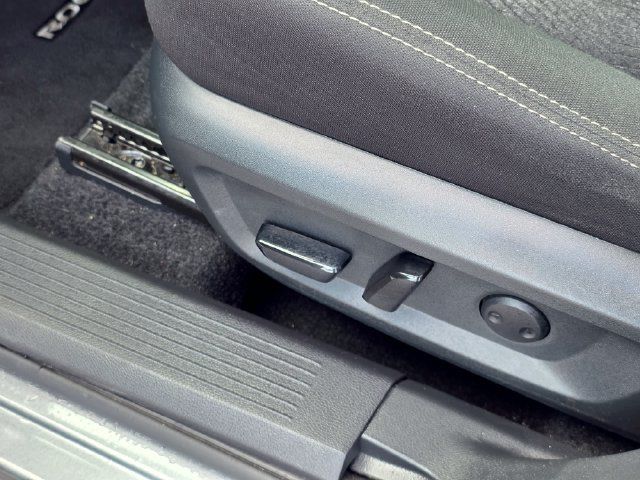 Used 2025 Nissan Rogue SV AWD/4WD image 21
