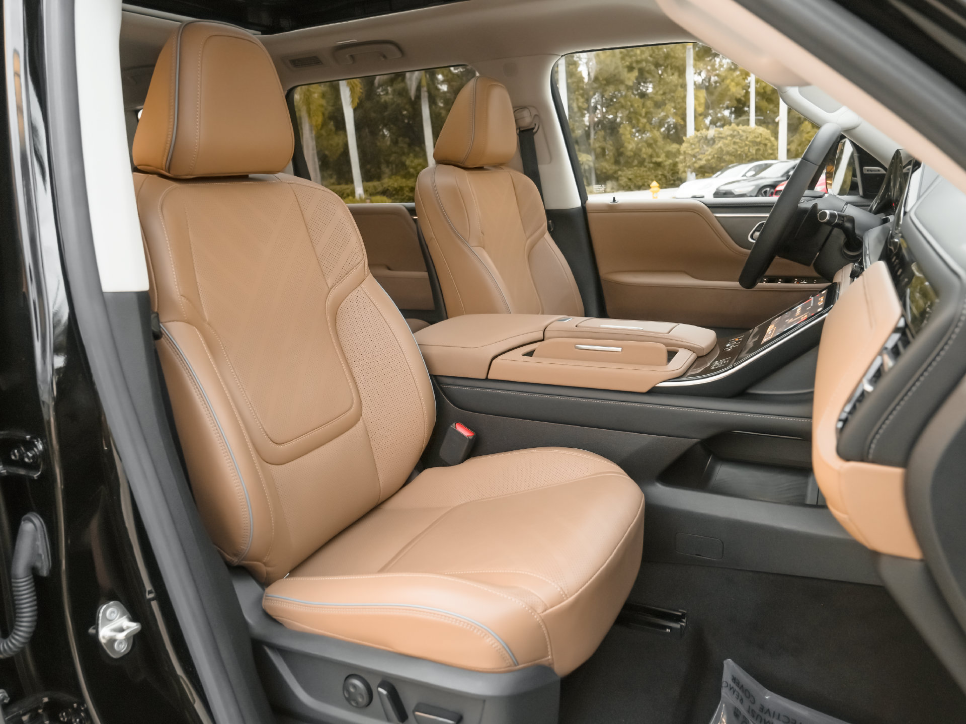 Certified 2025 INFINITI QX80 Luxe RWD image 23