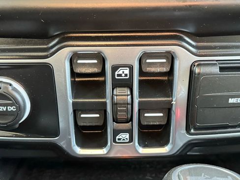 Used 2020 Jeep Wrangler Unlimited Sport image 18