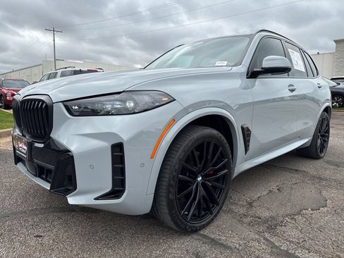 Used 2025 BMW X5 sDrive40i w/ M Sport Package RWD image 3