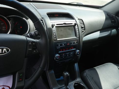Used 2011 Kia Sorento SX FWD image 25