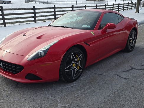 Used 2015 Ferrari California T image 3