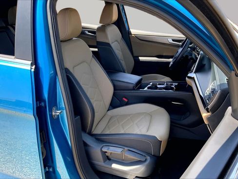 Used 2024 Volkswagen Atlas Cross Sport SE FWD image 9