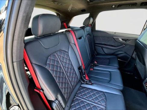 Used 2025 Audi SQ7 Prestige AWD/4WD image 28