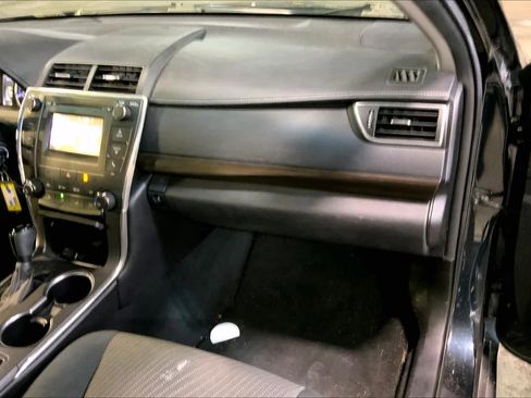 Used 2016 Toyota Camry LE image 18
