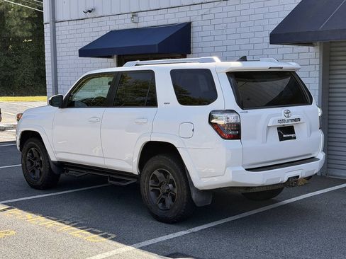 Used 2016 Toyota 4Runner SR5 AWD/4WD image 4