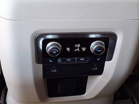 Used 2022 GMC Yukon XL Denali w/ Advanced Technology Package AWD/4WD image 16