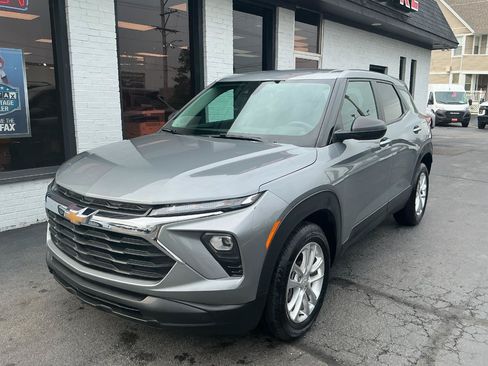 Used 2026 Chevrolet TrailBlazer LS w/ LS Convenience Package FWD image 2