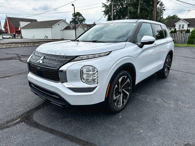 Used 2022 Mitsubishi Outlander ES AWD/4WD image 3