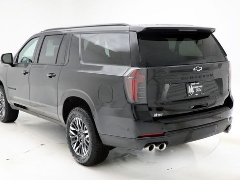 Used 2025 Chevrolet Suburban Z71 image 7