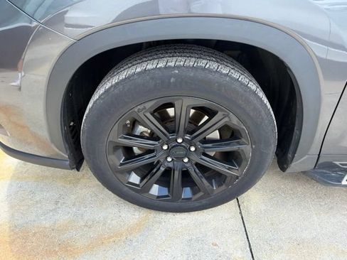 Used 2022 Toyota Highlander LE FWD image 6