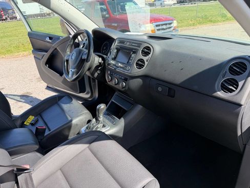 Used 2013 Volkswagen Tiguan S image 16