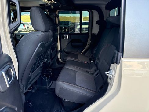 Used 2022 Jeep Gladiator Mojave w/ Trailer Tow Package AWD/4WD image 15