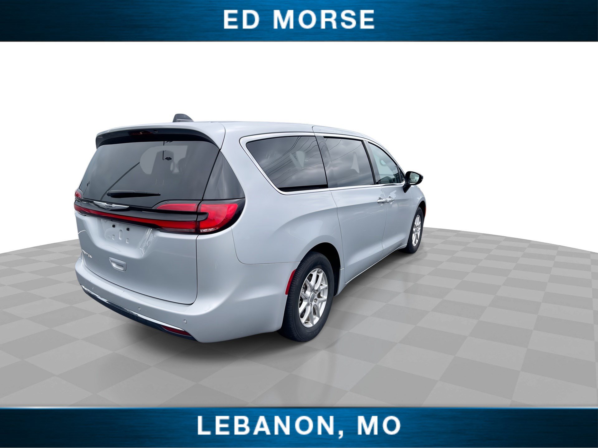 Used 2024 Chrysler Pacifica Touring-L FWD image 8