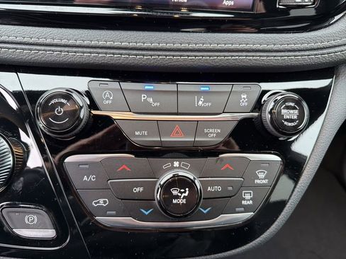 New 2026 Chrysler Pacifica Select image 37