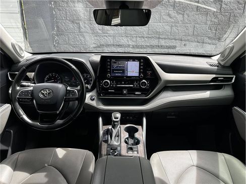 Used 2020 Toyota Highlander Limited AWD/4WD image 19