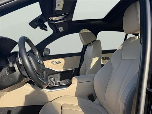Used 2019 BMW 330i xDrive Sedan w/ Convenience Package image 9