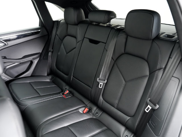 Certified 2026 Porsche Macan AWD/4WD image 23