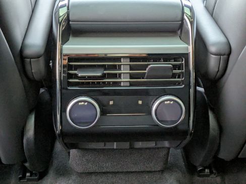 Used 2025 Land Rover Range Rover Sport SE image 29