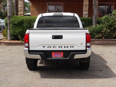 Used 2019 Toyota Tacoma TRD Off-Road AWD/4WD image 7
