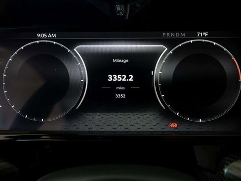 Used 2025 Aston Martin V8 Vantage Coupe image 29