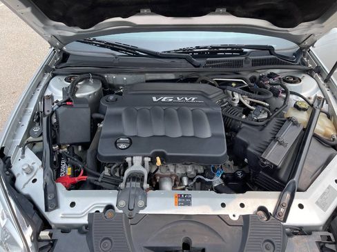 Used 2016 Chevrolet Impala LT image 9