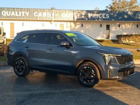 Used 2024 Kia Sorento S image 2
