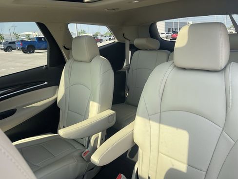 Used 2020 Buick Enclave Essence FWD image 26