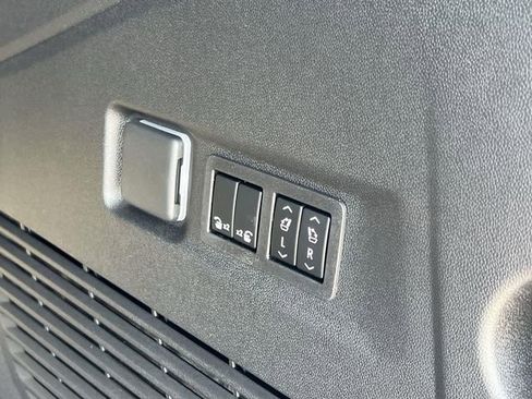 New 2026 GMC Yukon XL Denali w/ Denali Reserve Package AWD/4WD image 32