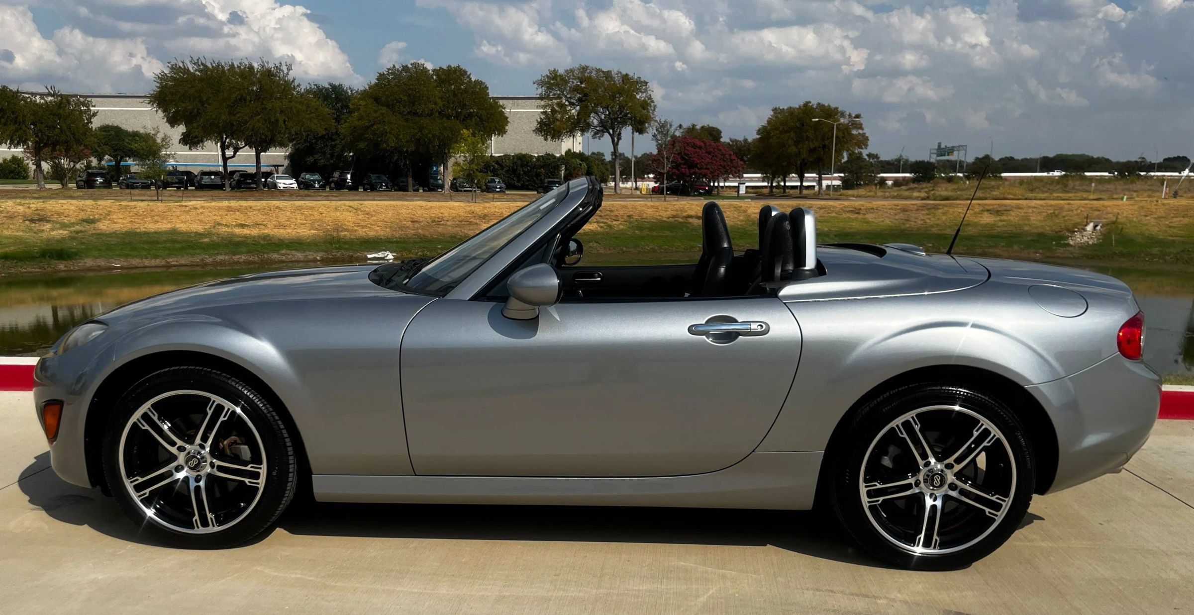 Used 2012 MAZDA MX-5 Miata Touring RWD image 11