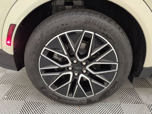 Certified 2025 Ford Mustang Mach-E Premium image 21