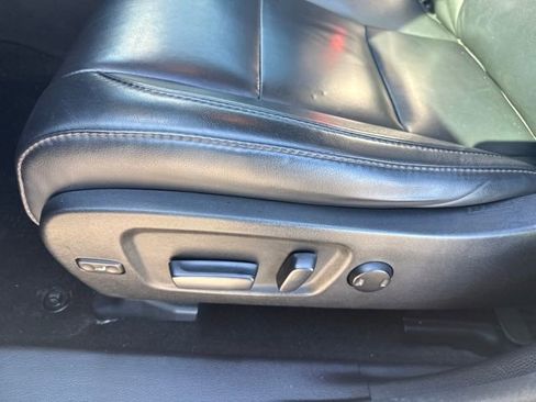 Used 2018 Toyota Highlander XLE image 11