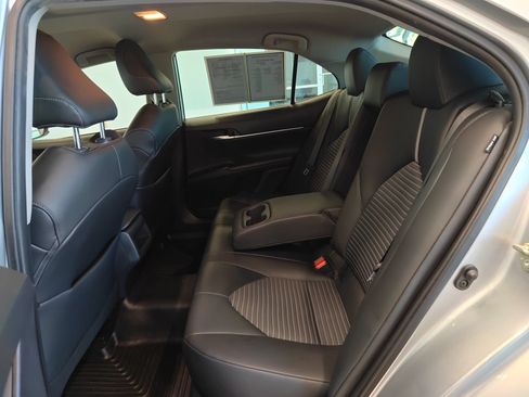 Used 2020 Toyota Camry SE FWD image 13
